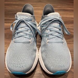 Women’s New Balance 1080 v11 sneakers